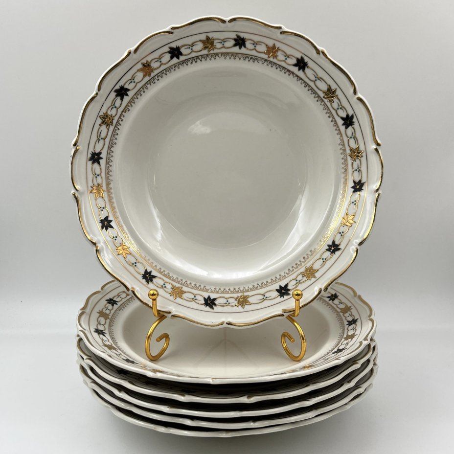 Набор суповых тарелок на 6 персон с растительным декором на канте, фарфор, роспись, золочение, Коростенский фарфоровый завод (КФЗ), СССР, 1955-1962 гг.