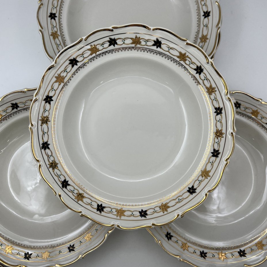 Набор суповых тарелок на 6 персон с растительным декором на канте, фарфор, роспись, золочение, Коростенский фарфоровый завод (КФЗ), СССР, 1955-1962 гг.