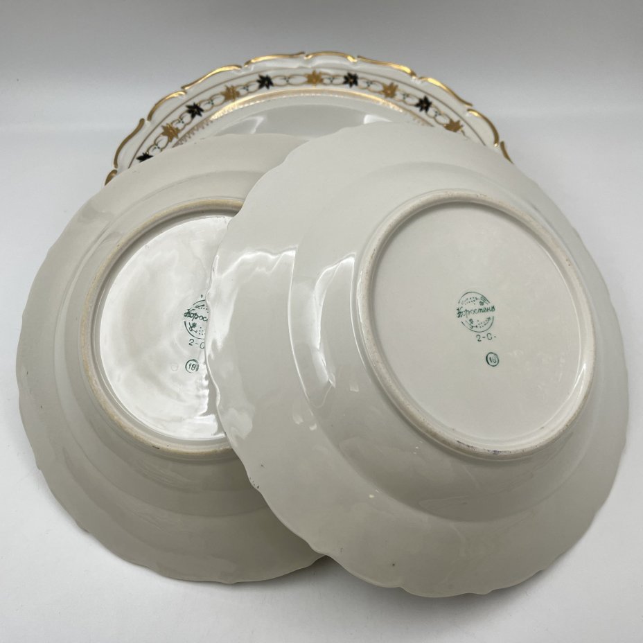 Набор суповых тарелок на 6 персон с растительным декором на канте, фарфор, роспись, золочение, Коростенский фарфоровый завод (КФЗ), СССР, 1955-1962 гг.