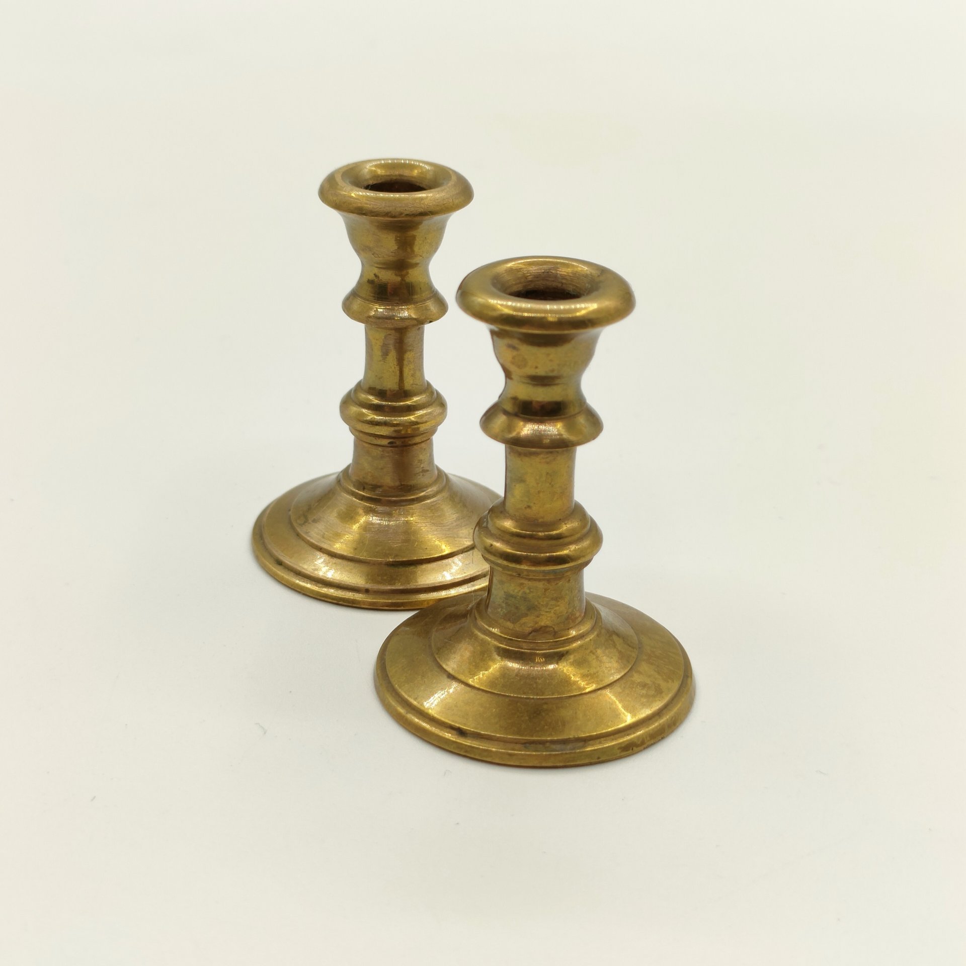 Парные подсвечники лаконичной формы на одну свечу, латунь, Азия, 1970-1990 гг.