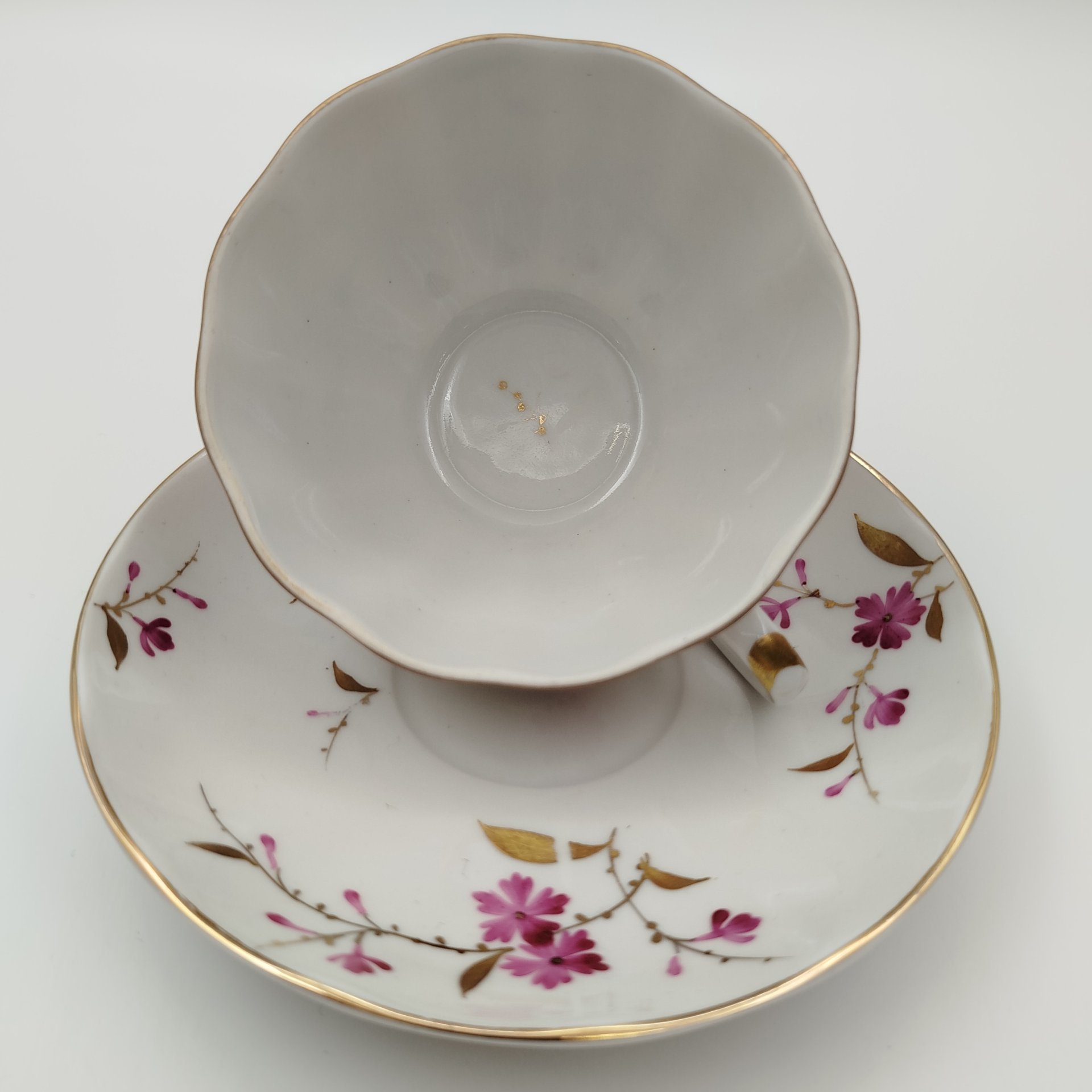Пара чайная "Гвоздика", автор рисунка Л.И. Лебединская, фарфор, роспись, золочение, Ленинградский фарфоровый завод (ЛФЗ), СССР, 1970-1986 гг., Ленинградский фарфоровый завод (ЛФЗ)