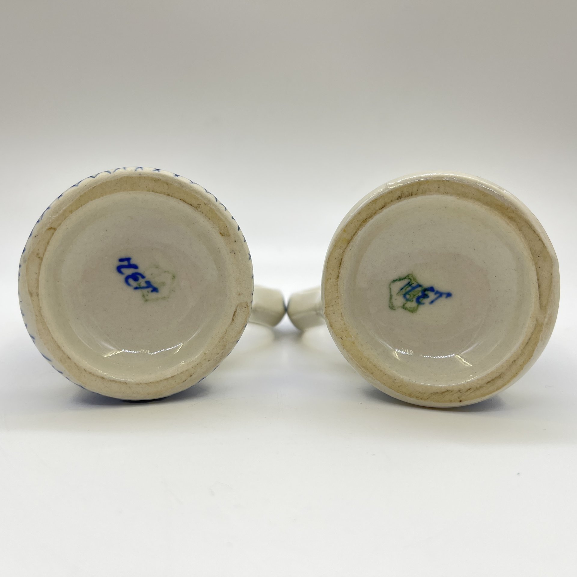 Набор из 2-х маленьких пивных кружек, украшенных цветочным декором, фарфор, роспись, Московский завод «Изолятор», СССР, 1970-1990 гг.