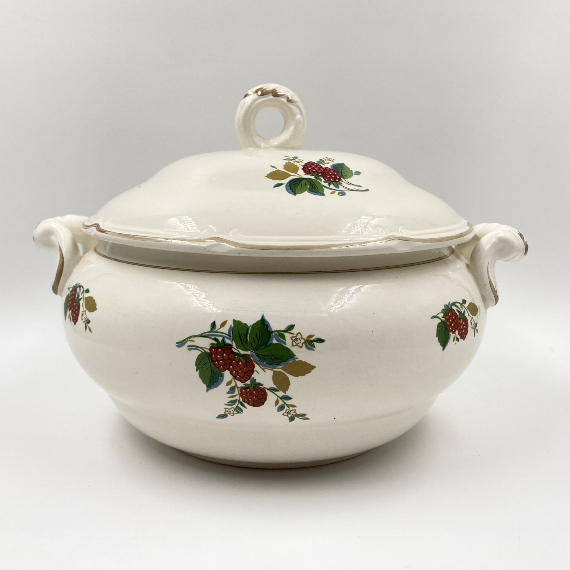 Супница с цветочным декором, Конаковский фаянсовый завод им. М.И. Калинина (ЗиК Конаково)