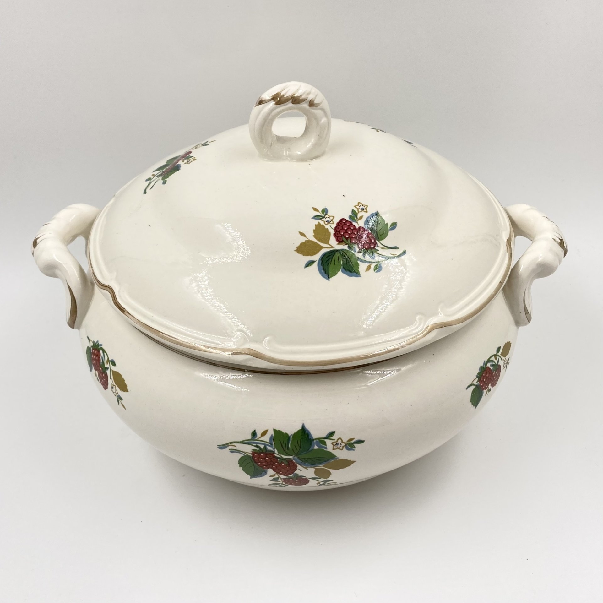 Супница с цветочным декором, Конаковский фаянсовый завод им. М.И. Калинина (ЗиК Конаково)