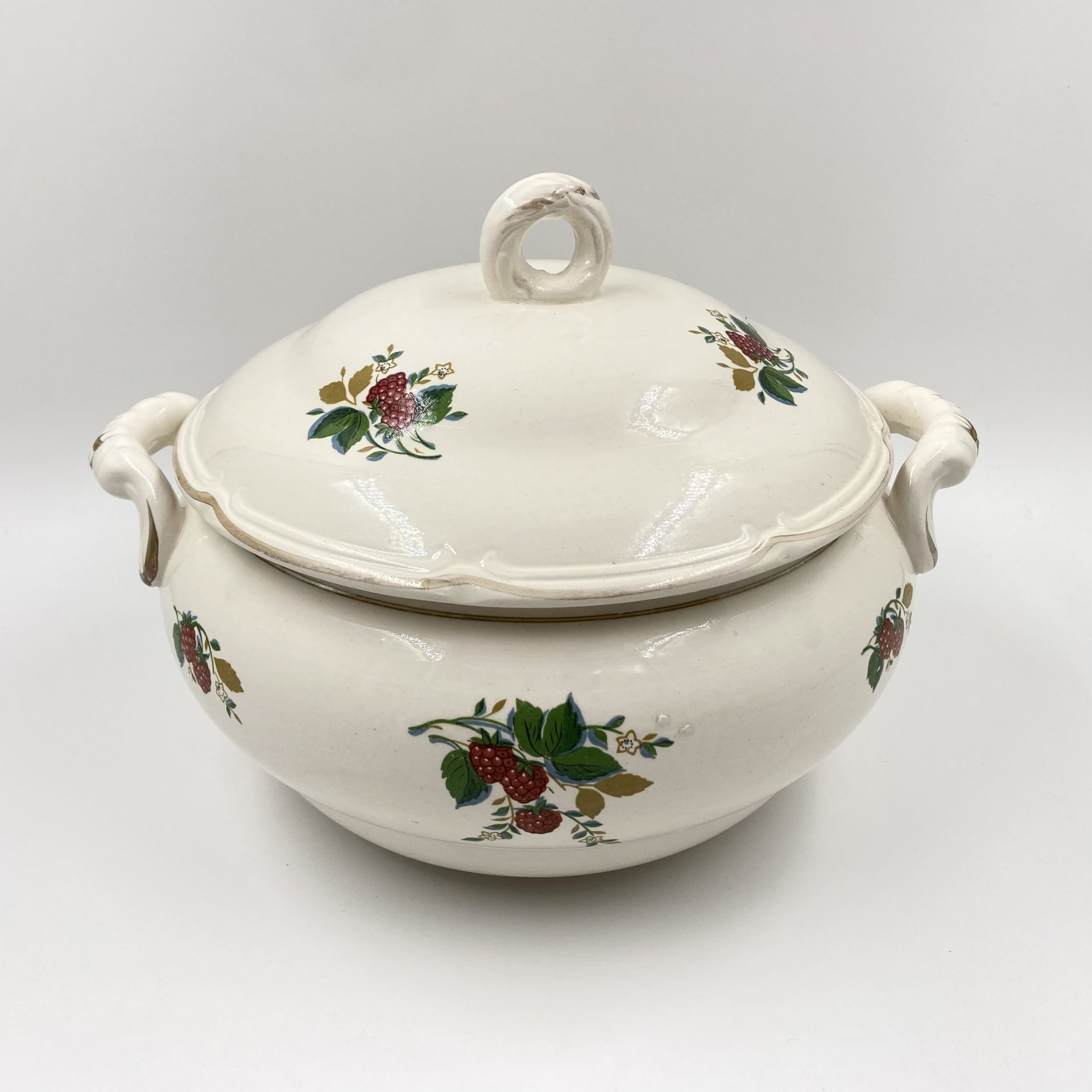 Супница с цветочным декором, Конаковский фаянсовый завод им. М.И. Калинина (ЗиК Конаково)