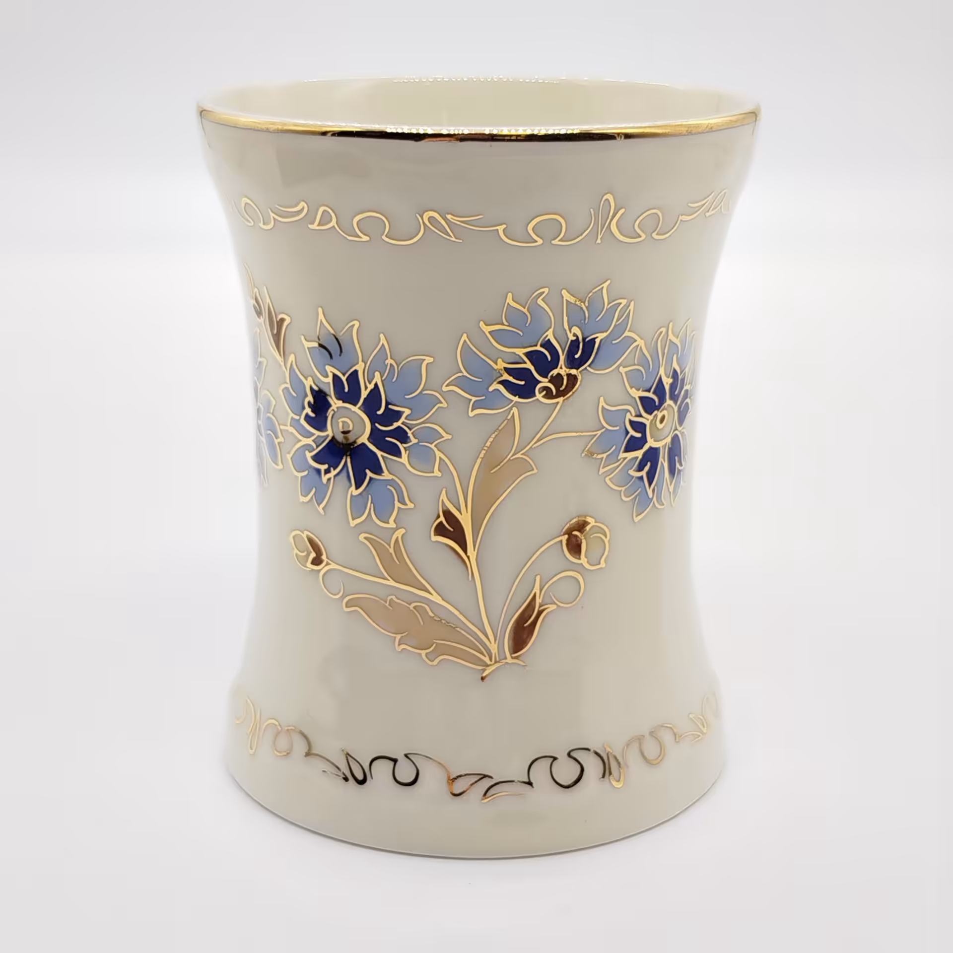 Ваза цвета слоновой кости (айвори) из сервиза "Cornflower" ("Василек"), Zsolnay