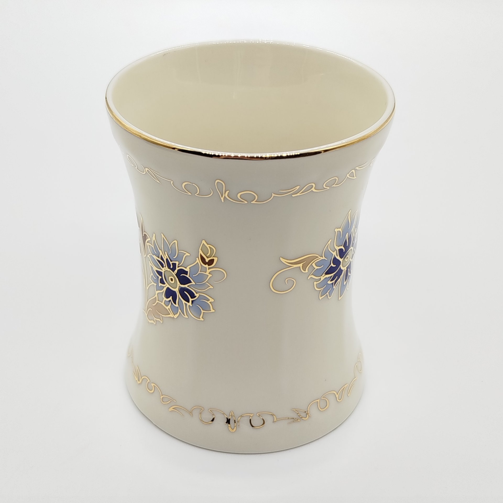 Ваза цвета слоновой кости (айвори) из сервиза "Cornflower" ("Василек"), Zsolnay