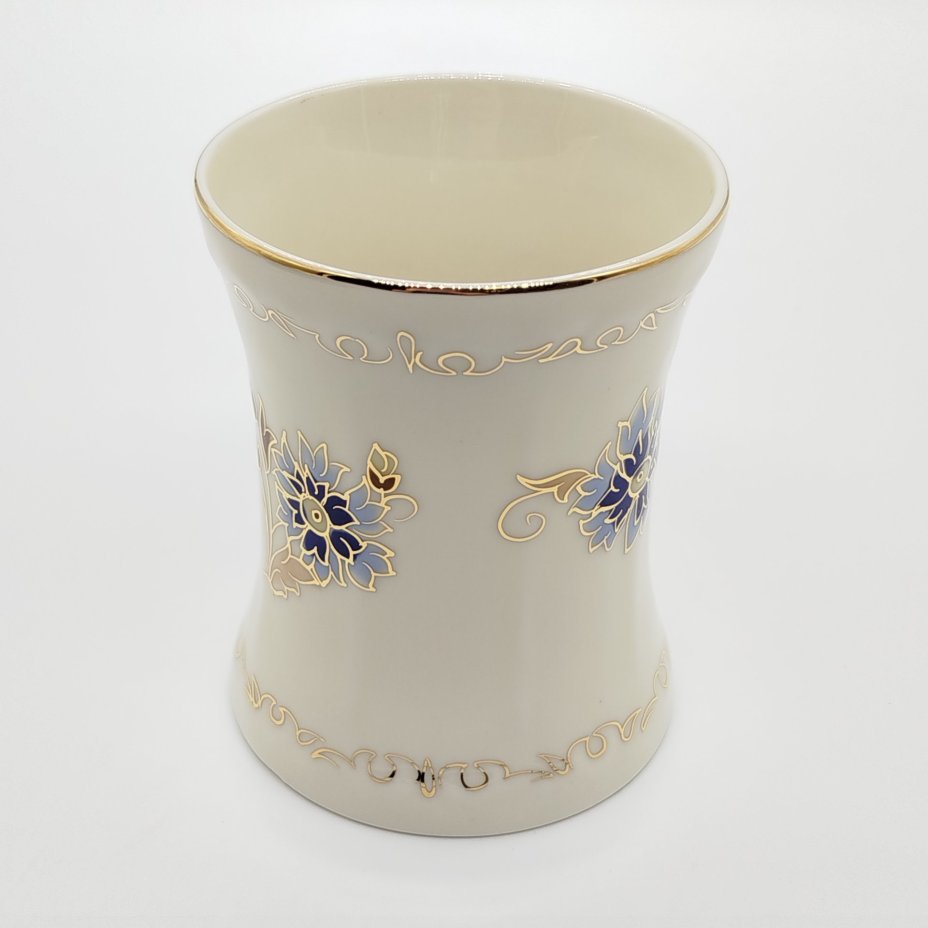 Ваза цвета слоновой кости (айвори) из сервиза "Cornflower" ("Василек"), Zsolnay