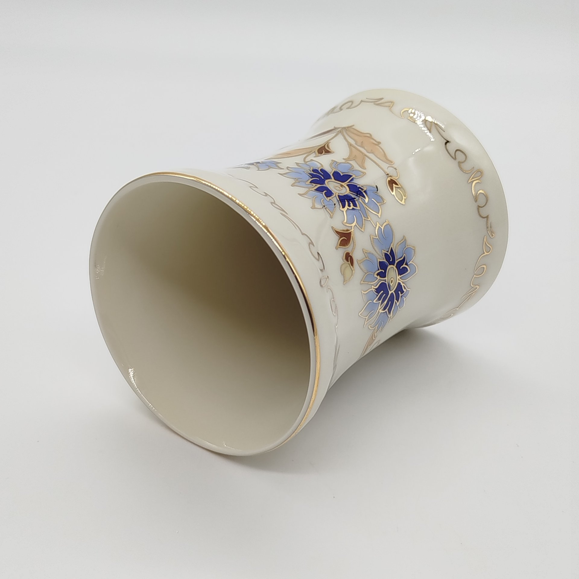Ваза цвета слоновой кости (айвори) из сервиза "Cornflower" ("Василек"), Zsolnay