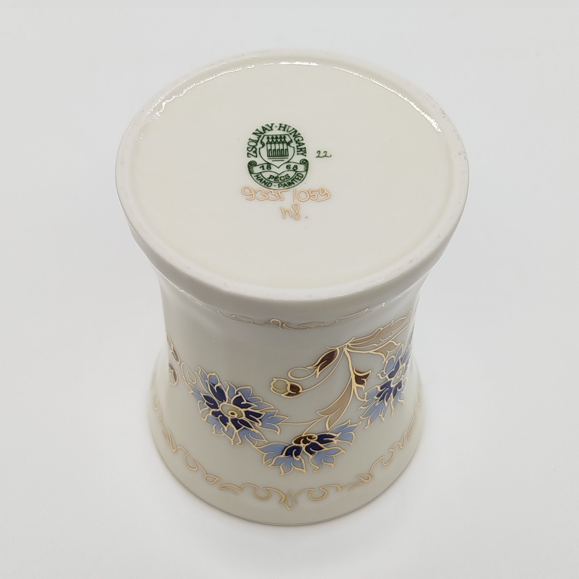 Ваза цвета слоновой кости (айвори) из сервиза "Cornflower" ("Василек"), Zsolnay