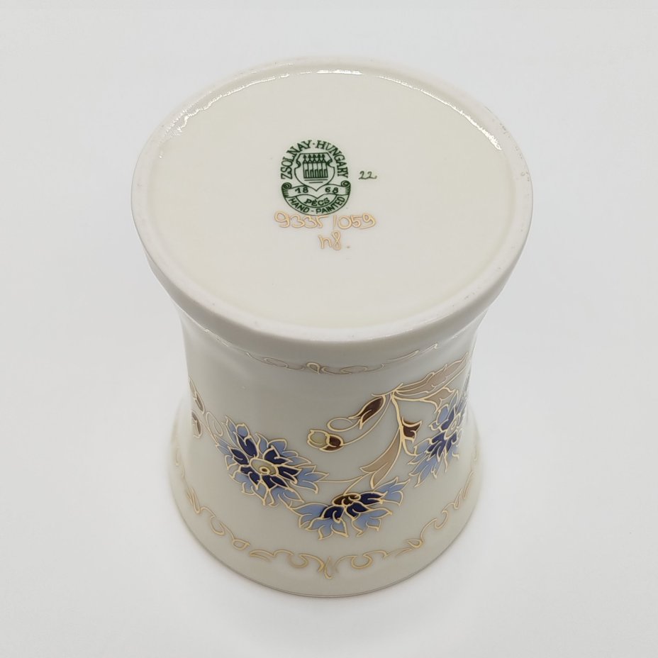 Ваза цвета слоновой кости (айвори) из сервиза "Cornflower" ("Василек"), Zsolnay