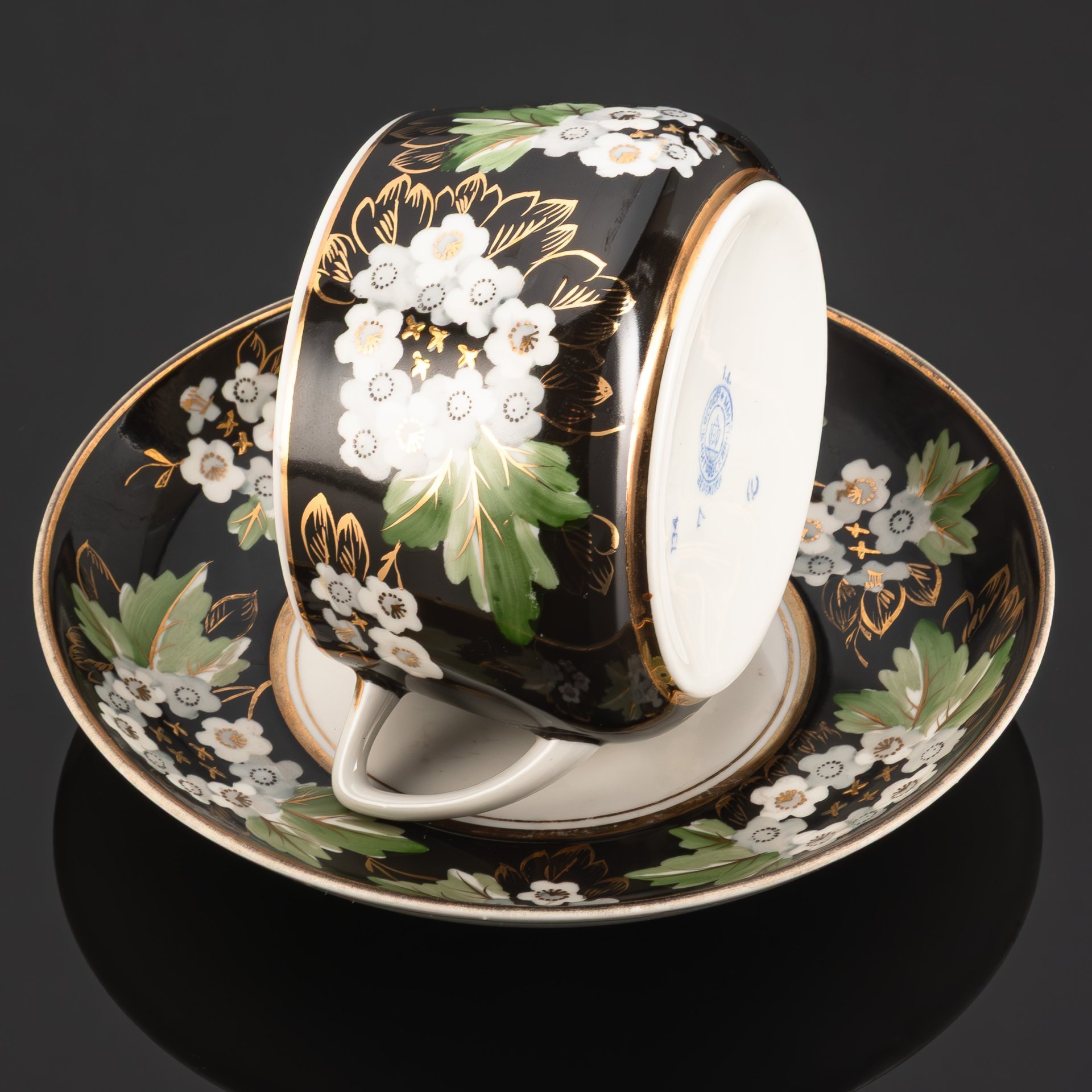 Пара чайная "Калина", фарфор, роспись, крытье, золочение, Дмитровский фарфоровый завод (ДФЗ Вербилки), СССР, 1935-1946 гг.