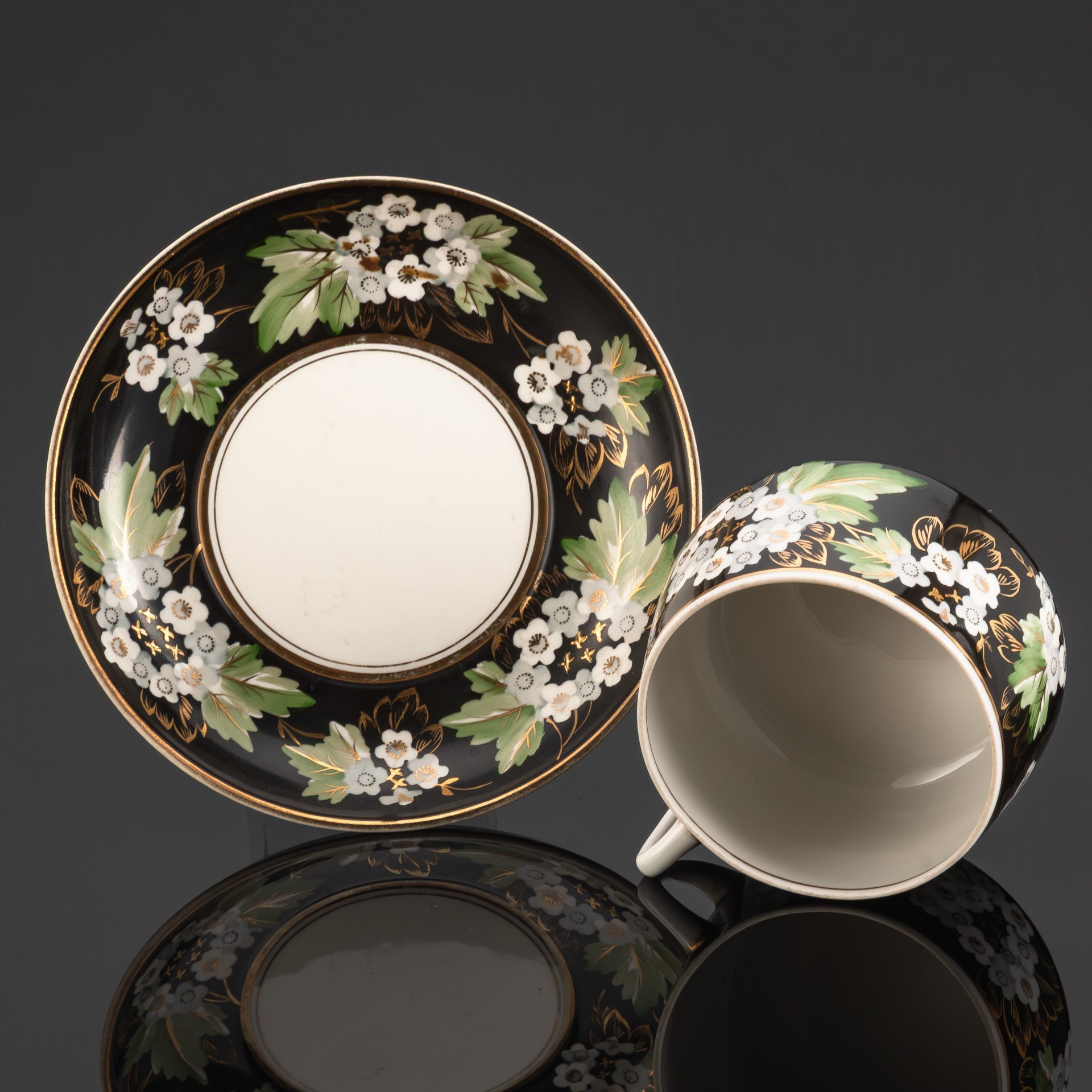 Пара чайная "Калина", фарфор, роспись, крытье, золочение, Дмитровский фарфоровый завод (ДФЗ Вербилки), СССР, 1935-1946 гг.