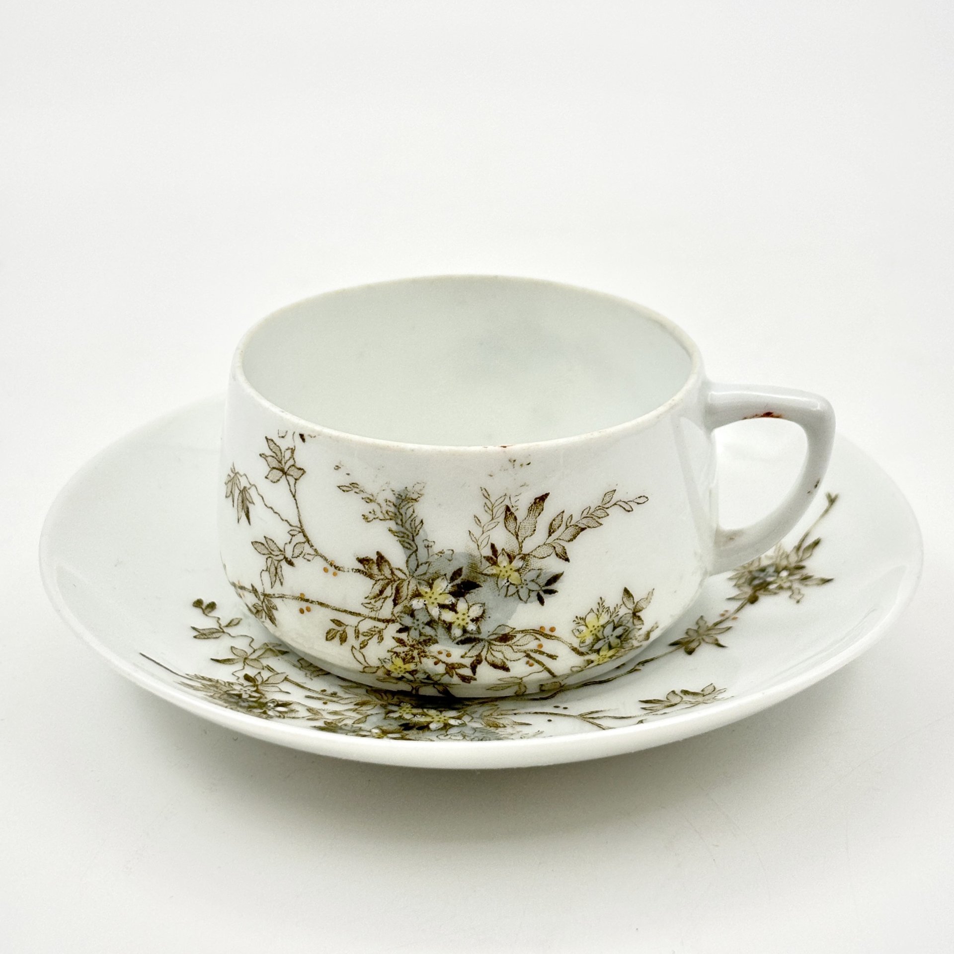 Пара кофейная с нежным цветочным декором, фарфор, деколь, подрисовка, Фарфоровая фабрика Гарднера, Российская империя, 1870-1910 гг.