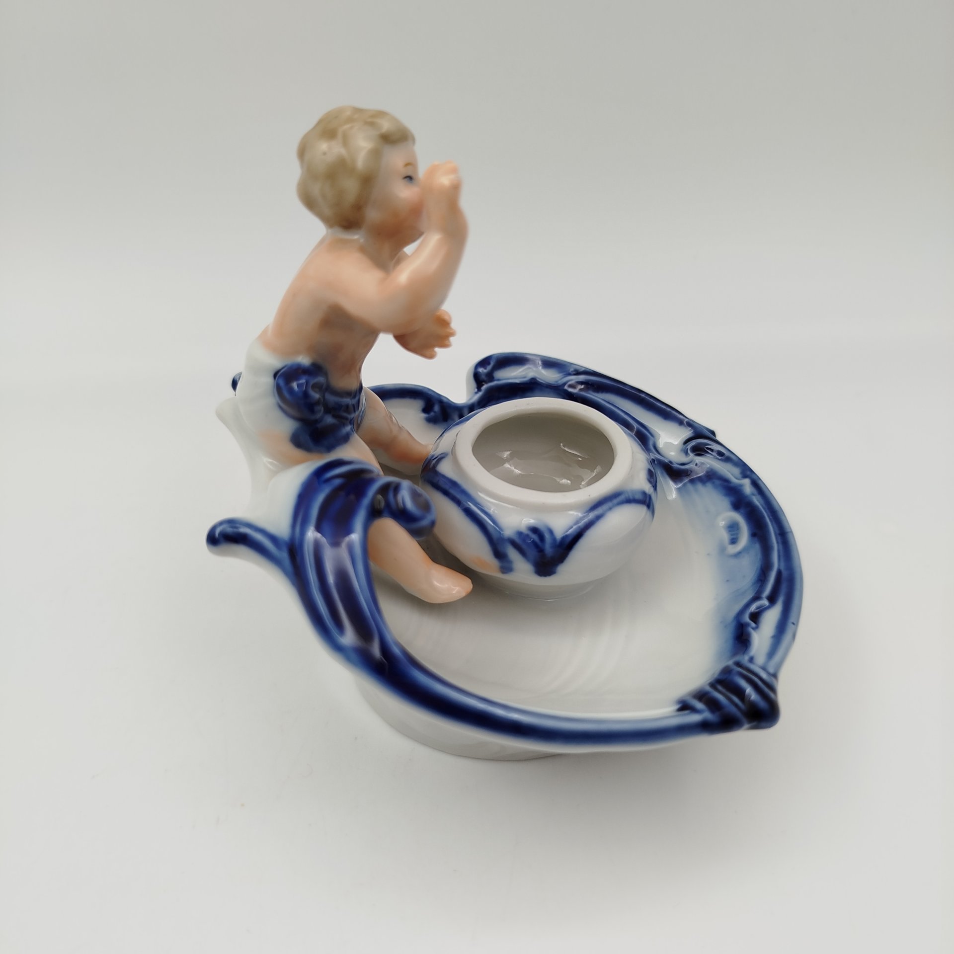 Подсвечник "Путти", фарфор, роспись, Европа, 1960-1980 гг.