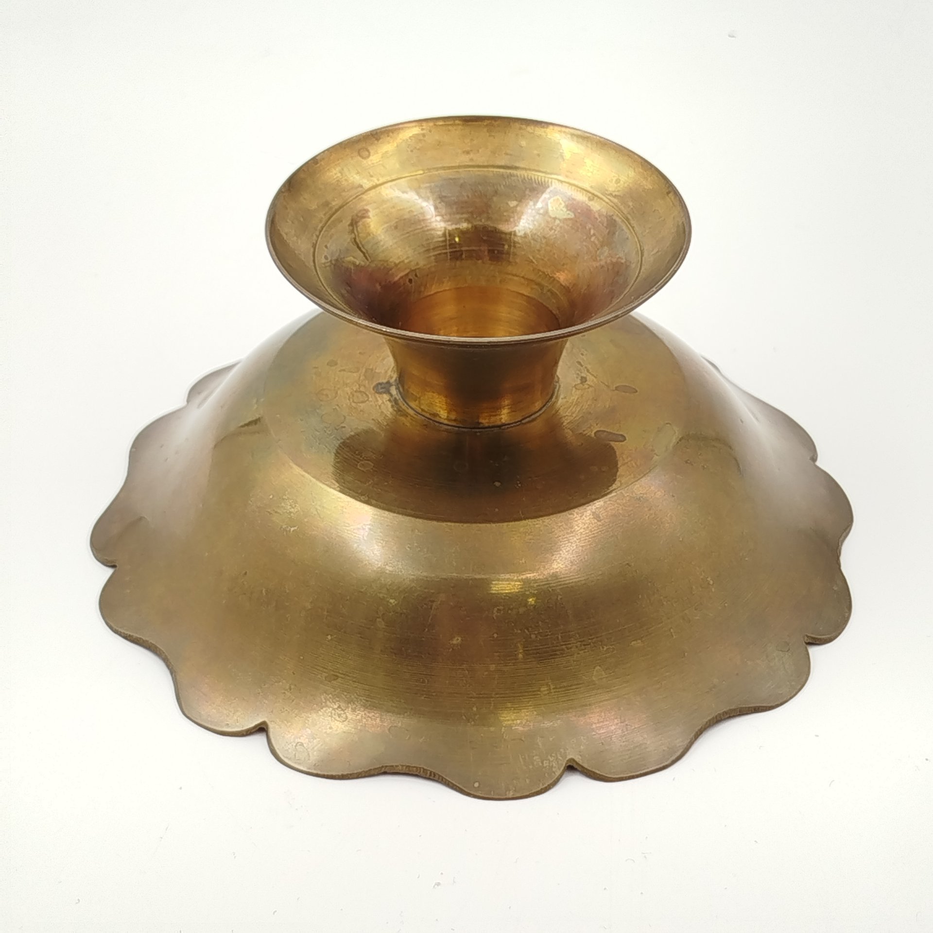 Орешница (конфетница) в форме цветка с растительным узором в восточном стиле, латунь, эмали, Индия, 1970-1990 гг.