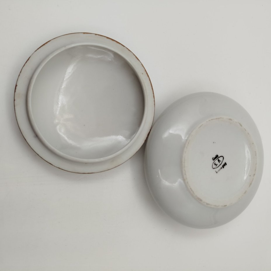 Шкатулка круглой формы, украшенная изображением роз, Limoges