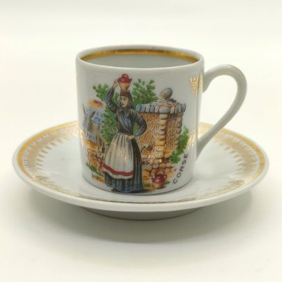 Пара кофейная с изображением корсиканской крестьянки, фарфор, деколь, золочение, Philippe Deshoulieres, Франция, 1960-2000 гг.