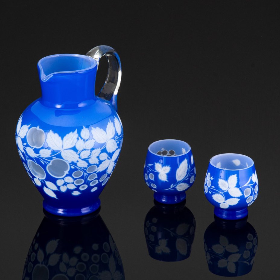 Кувшин и два стакана для прохладительных напитков, автор Е.И. Алексеева-Батанова, Ленинградский завод художественного стекла (ЛЗХС)