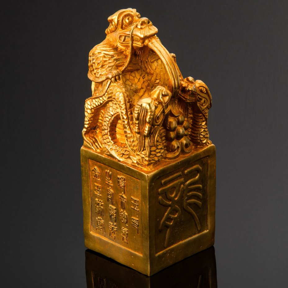 Статуэтка "Дракон", латунь, рельеф, золочение, Китай, 2000-2020 гг.