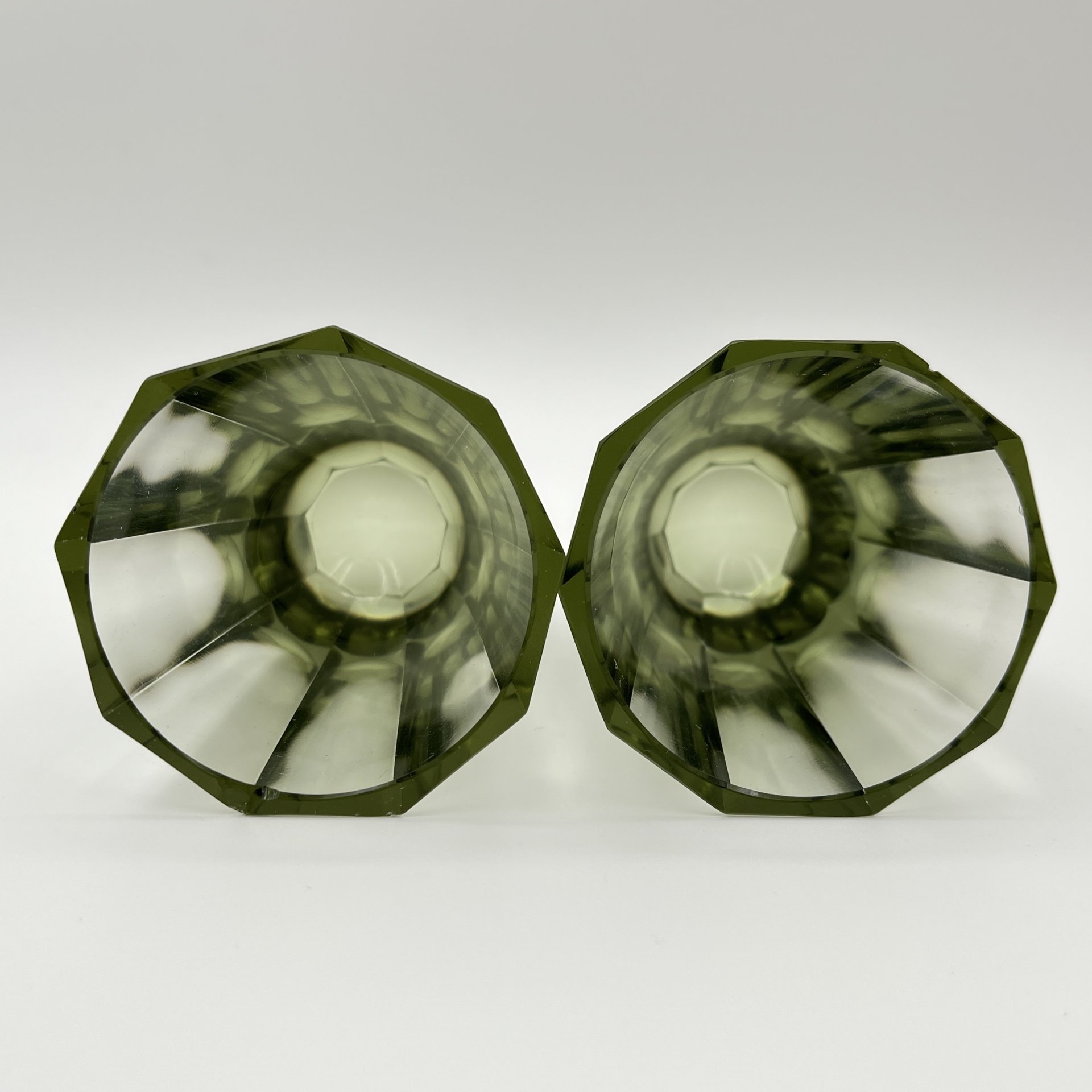 Набор из 2 граненых стопок зеленого оттенка, цветное стекло, Val Saint Lambert, Бельгия, 1957-1970 гг.