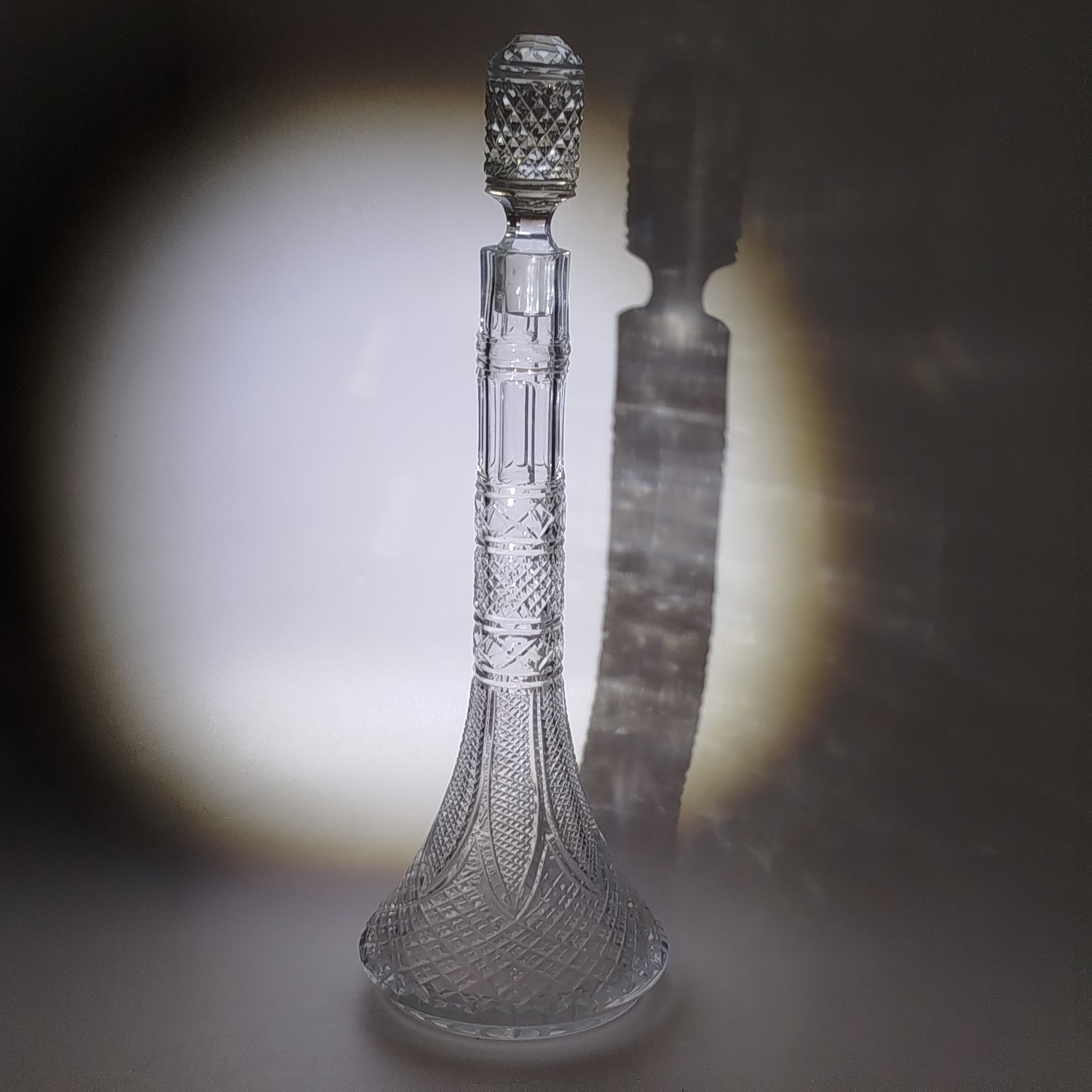 Графин украшенный геометрическим декором, стекло, пресс, СССР, 1970-1991 гг.