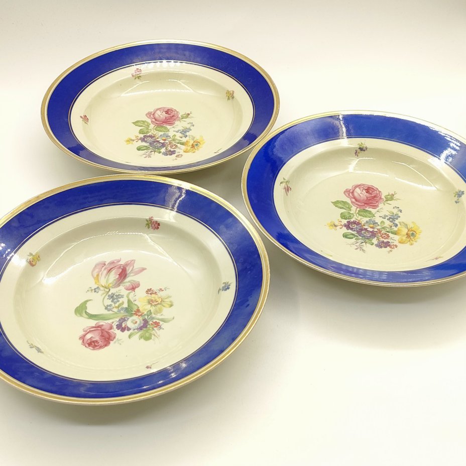 Набор из 3-х суповых тарелок, украшенных мейсенским букетом, фарфор, деколь, крытье, золочение, Reichenbach (Райхенбах), Германия, 1918-1940 гг.