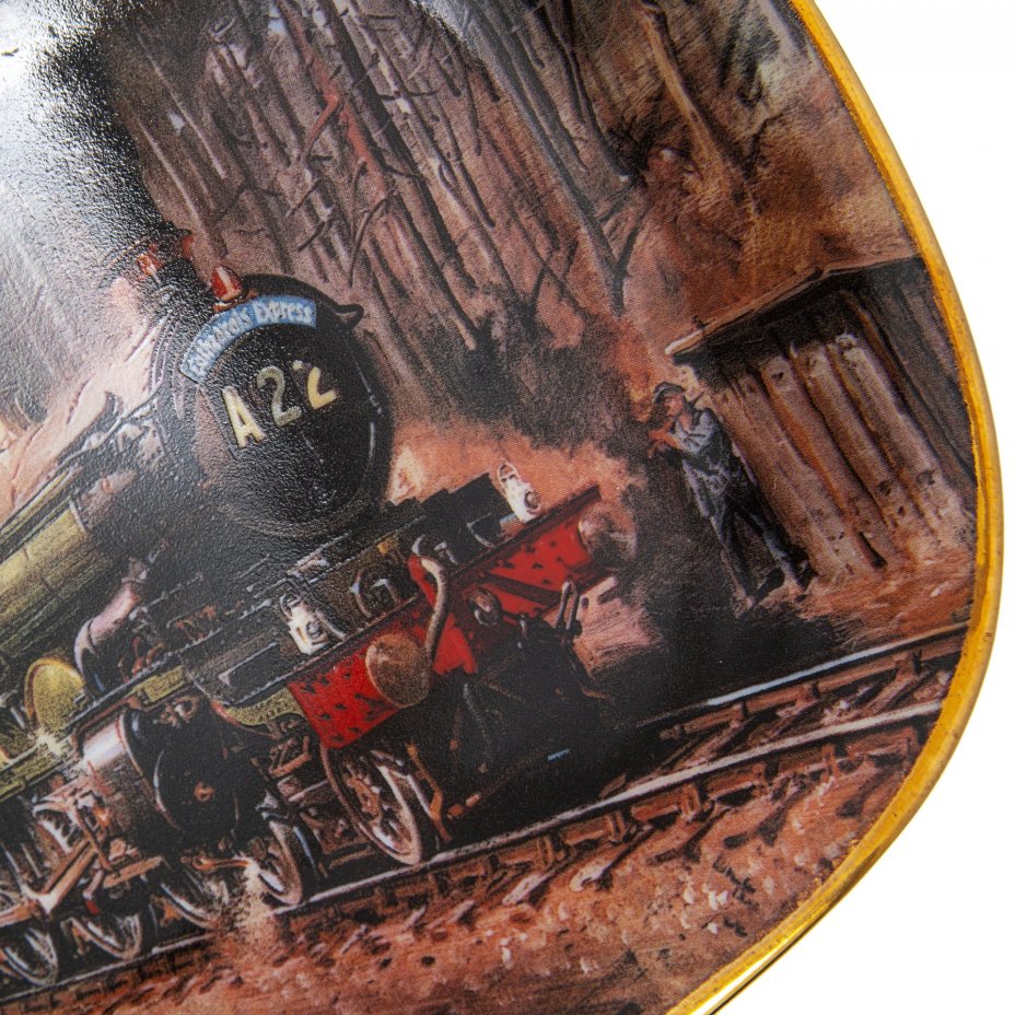 Тарелка коллекционная "Последние гиганты", фарфор, деколь, мануфактура "Davenport Pottery Co.", Англия, 1980-2000 гг. (сертификат)