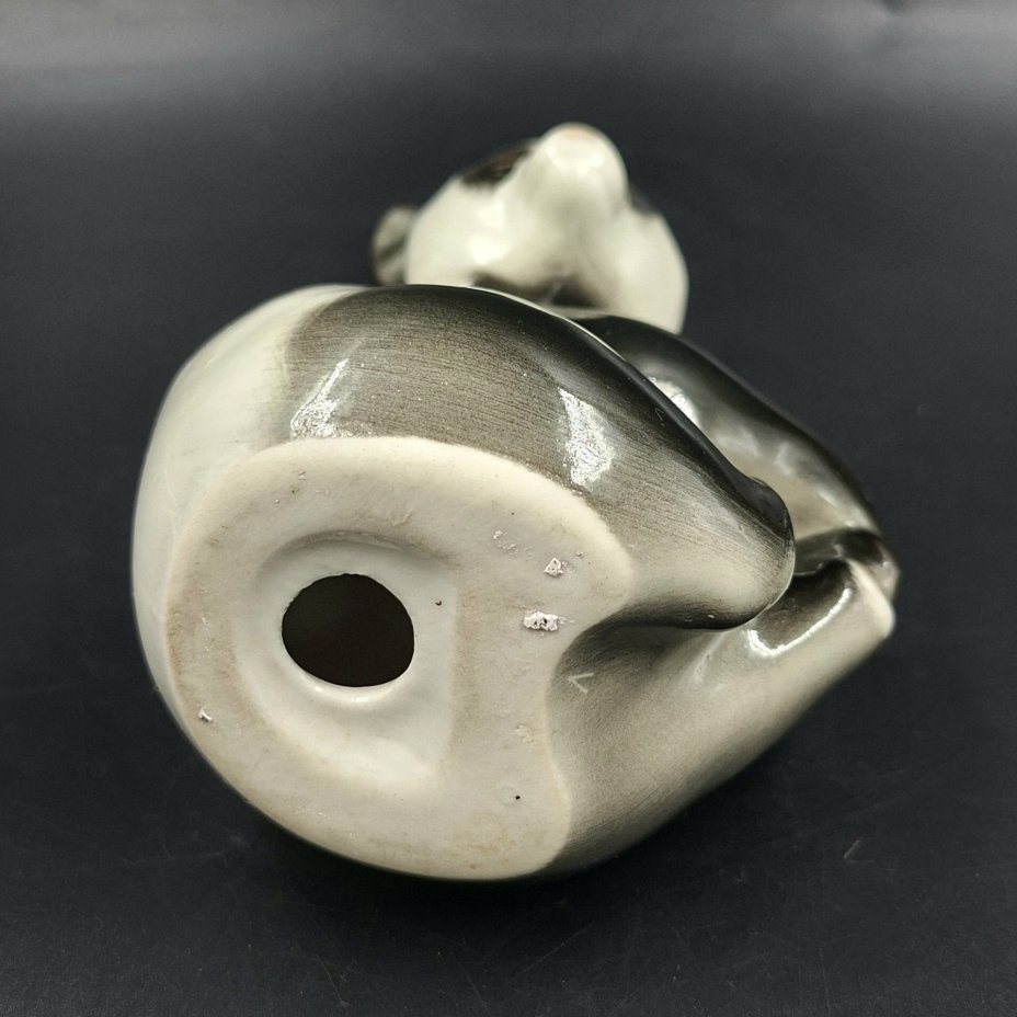 Статуэтка "Панда сидит", скульптор П.П. Веселов, фарфор, роспись, Ленинградский фарфоровый завод (ЛФЗ), СССР, 1970-1990 гг.