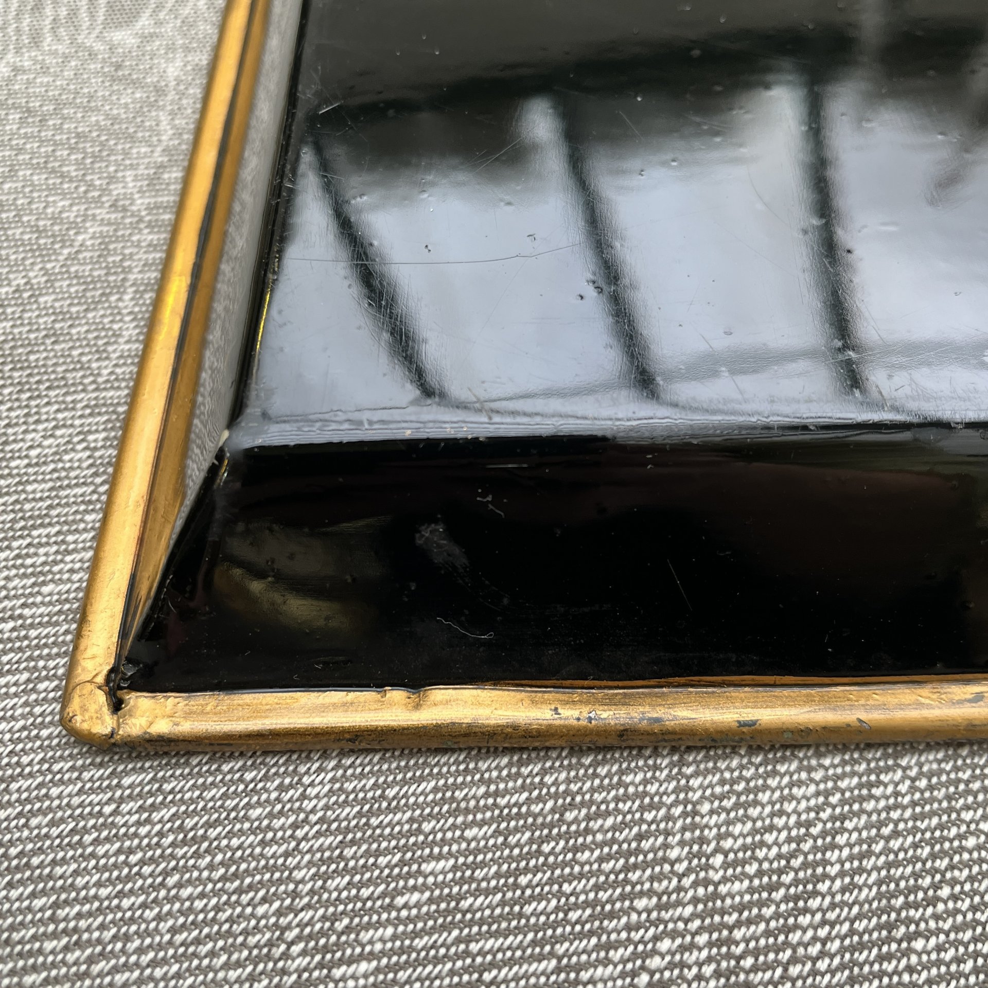 Поднос прямоугольной формы, c репродукцией картины эпохи Великих Моголов, изображающей цапель, металл, краска, печать, Азия, 1980-2010 гг.