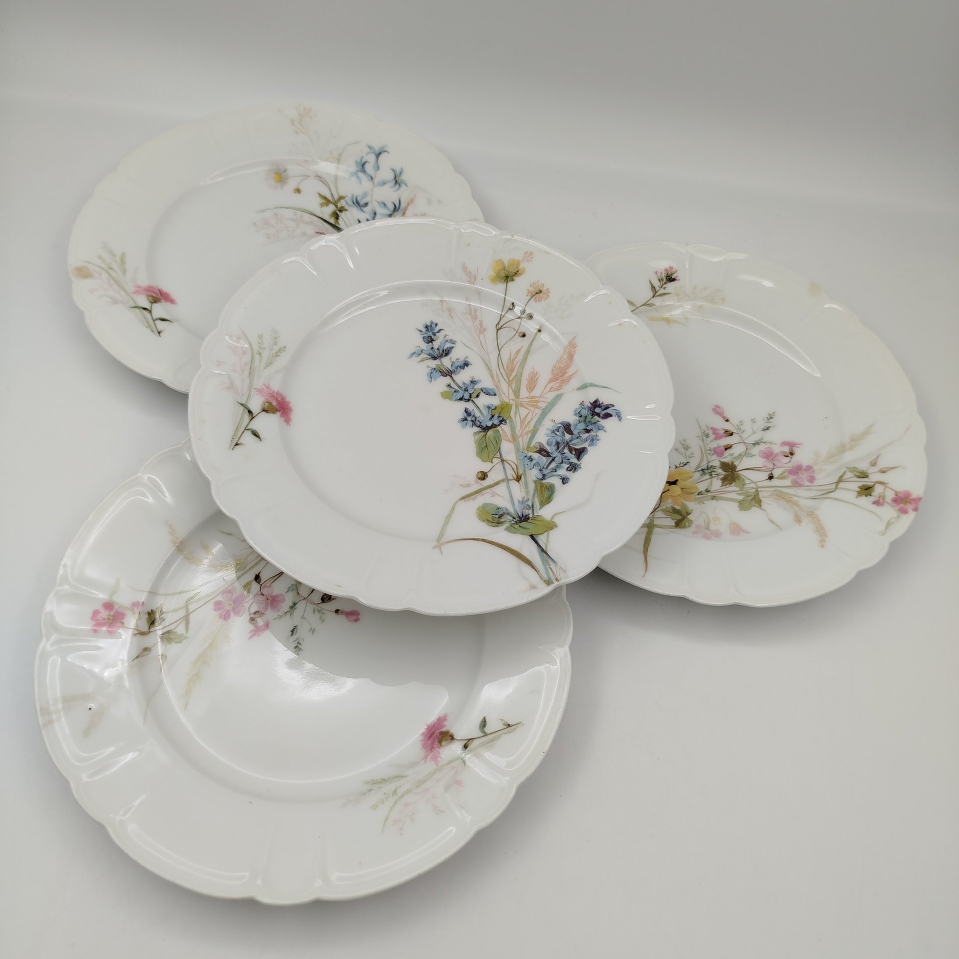 Набор из четырех десертных тарелок с нежным цветочным декором, фарфор, деколь, Haviland, Limoges France, Франция, 1888-1896 гг.