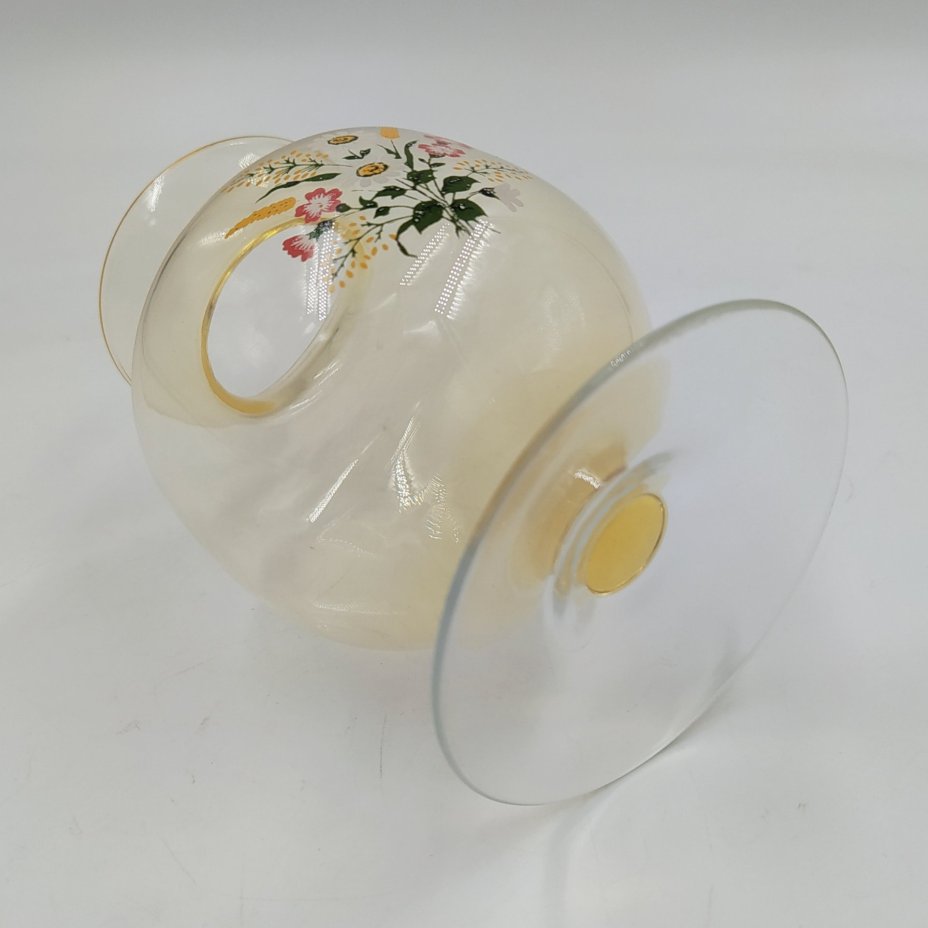 Вазочка желтого цвета с декором в виде букета