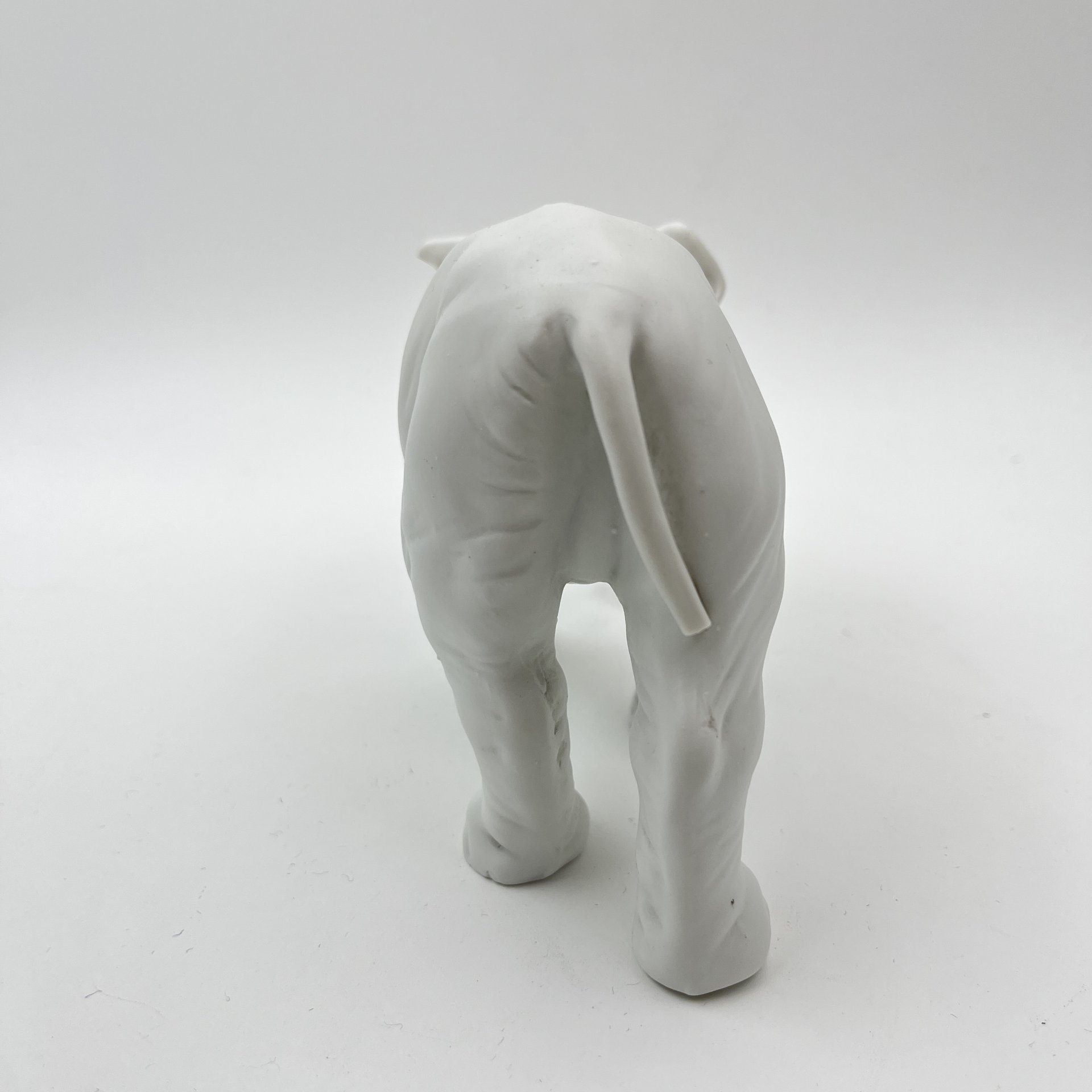 Статуэтка "Слоник с опущенным вниз хоботом", фарфор, Европа, 1960-1980 гг.