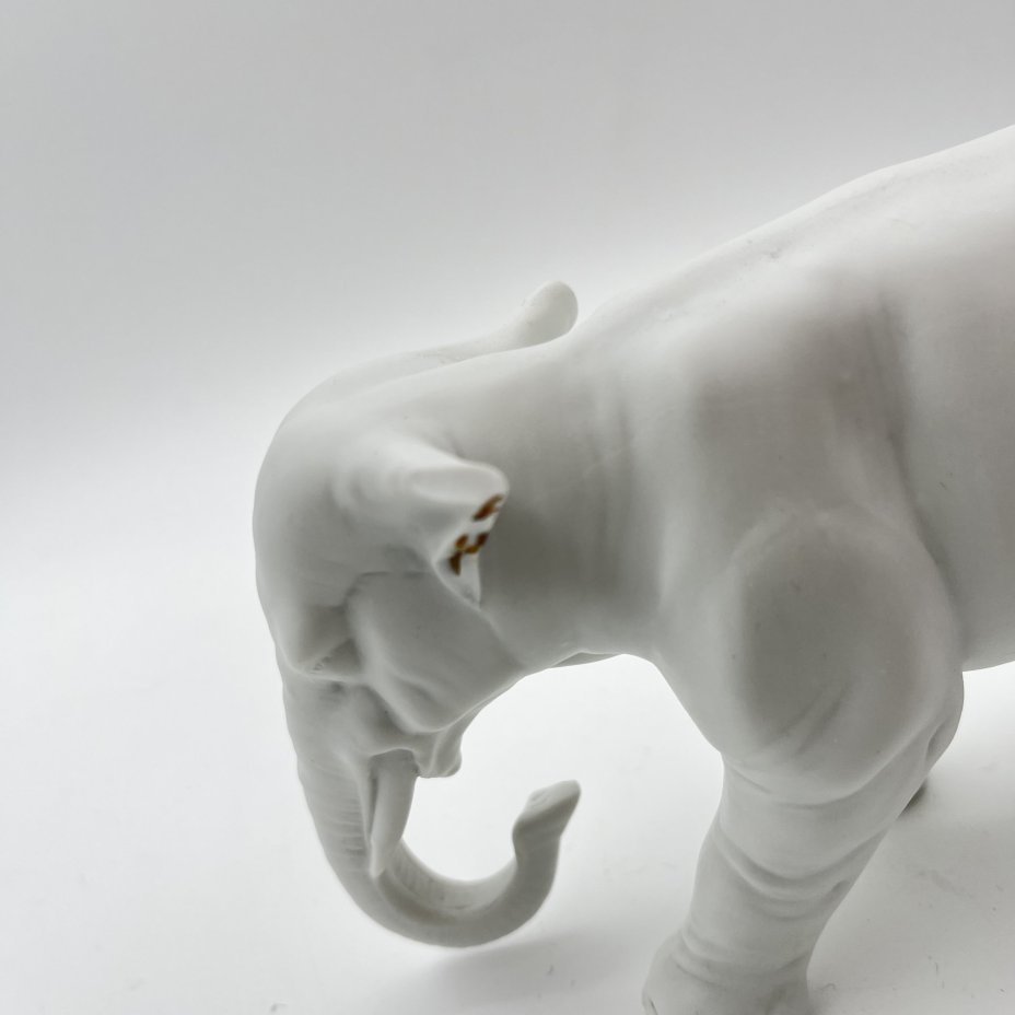 Статуэтка "Слоник с опущенным вниз хоботом"