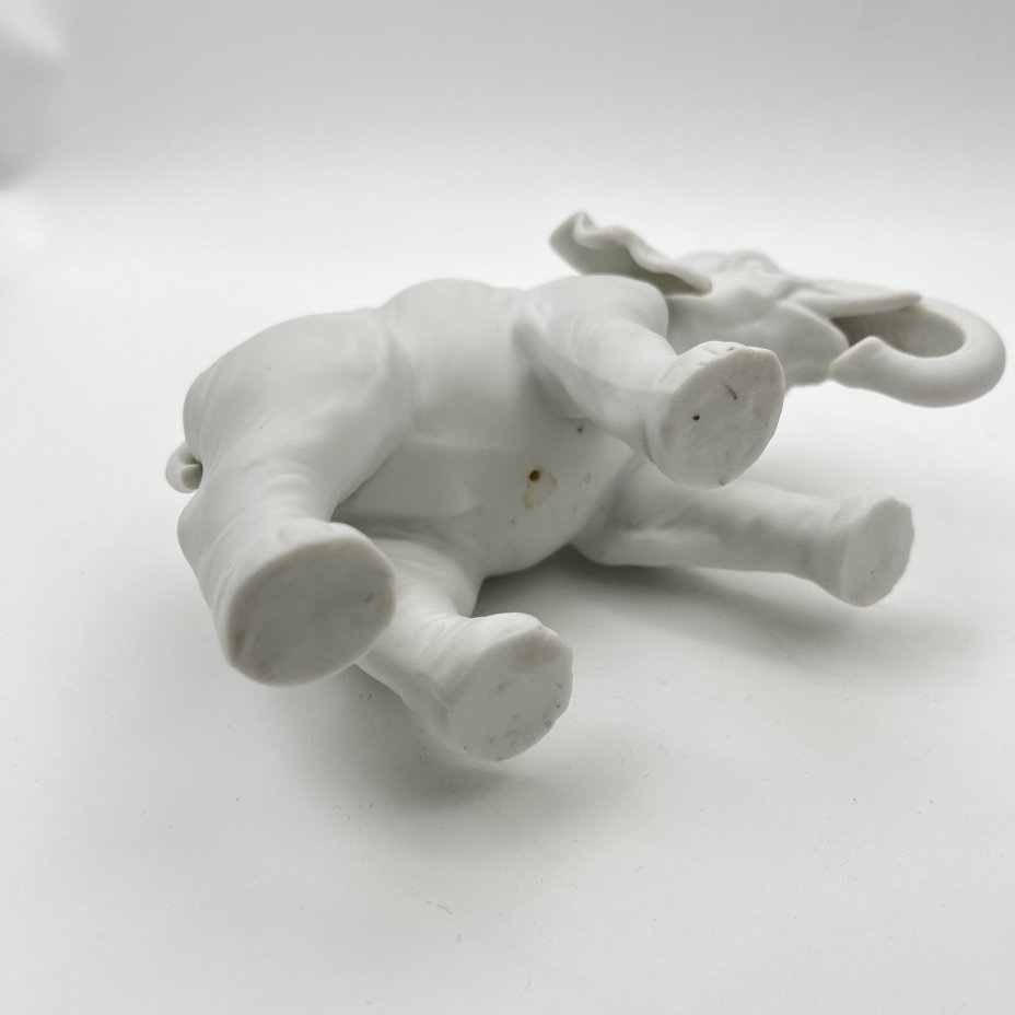 Статуэтка "Слоник с опущенным вниз хоботом"