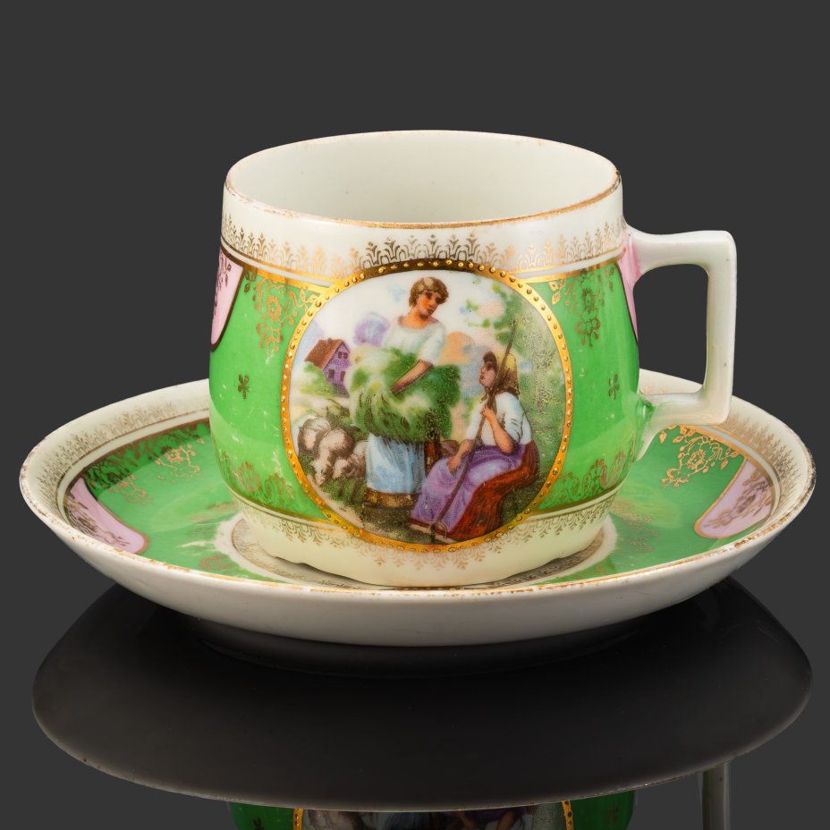 Пара чайная с цветочным декором, украшенная изображением жниц, фарфор, деколь, крытье, золочение, Дулевский фарфоровый завод (Дулёво), СССР, 1923-1930 гг.