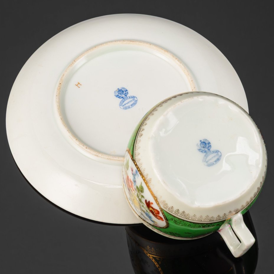 Пара чайная с цветочным декором, украшенная изображением жниц, фарфор, деколь, крытье, золочение, Дулевский фарфоровый завод (Дулёво), СССР, 1923-1930 гг.