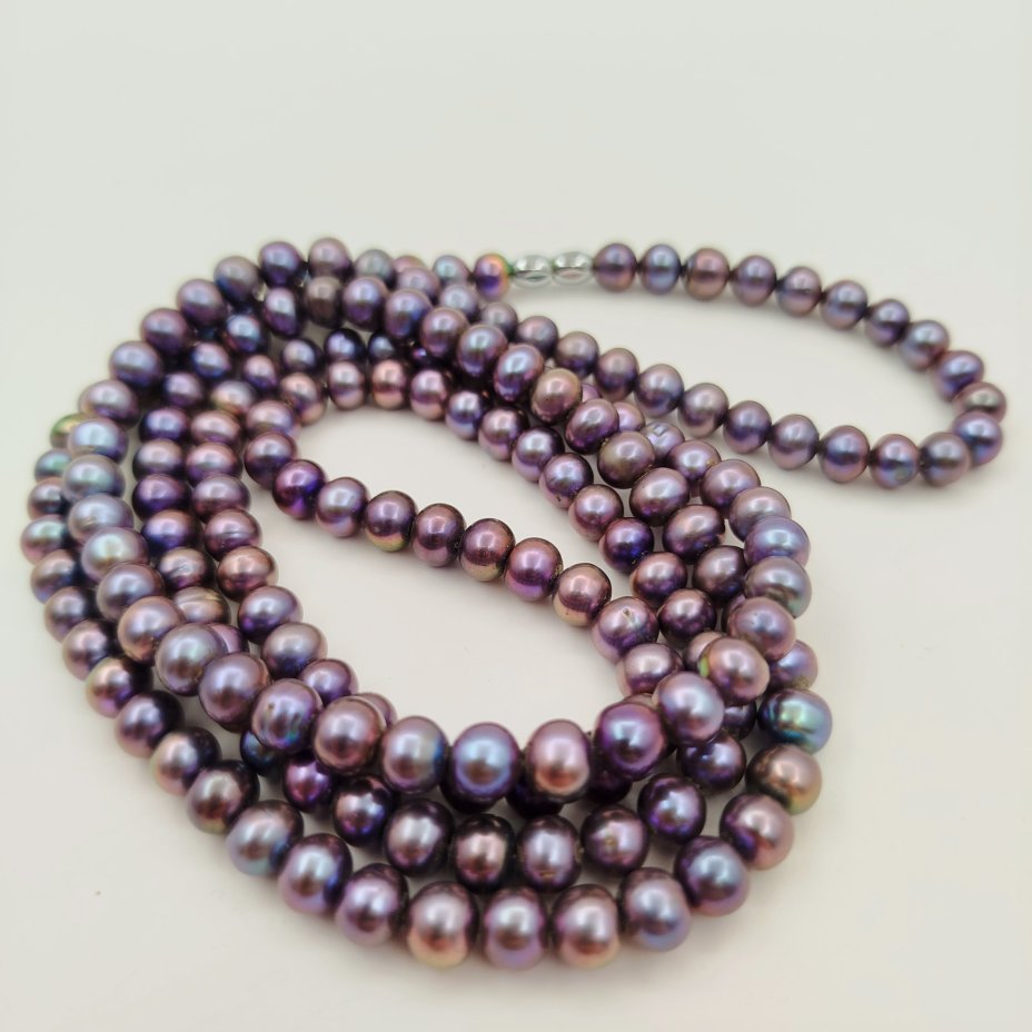 Бусы с сиреневым оттенком