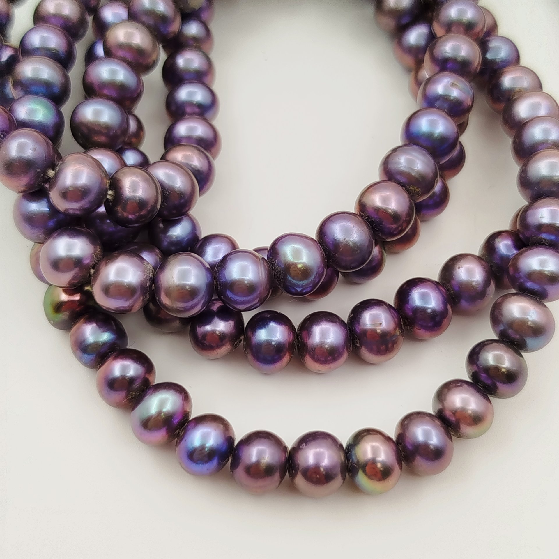 Бусы с сиреневым оттенком, металл, культивированный (черный) жемчуг, Азия, 2000-2020 гг.