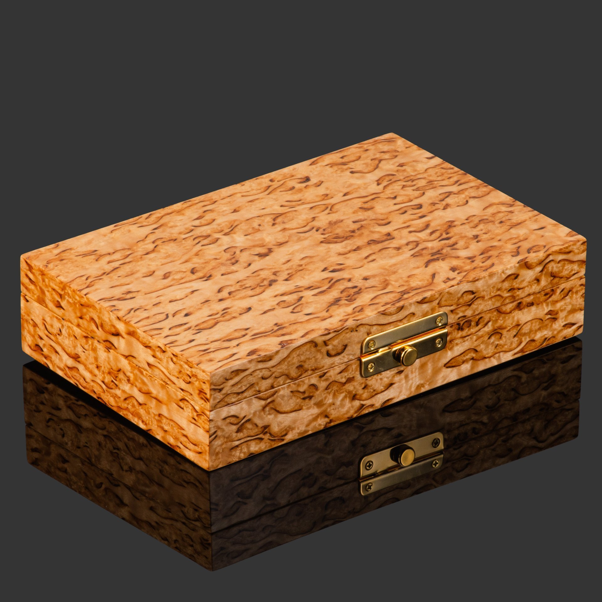 Домино, дерево, карельская береза, шлифовка, лак, металл, Российская Федерация, 2025 г.