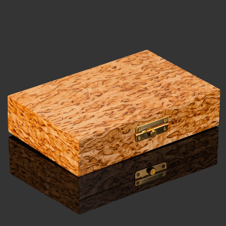 Домино, дерево, карельская береза, шлифовка, лак, металл, Российская Федерация, 2025 г.