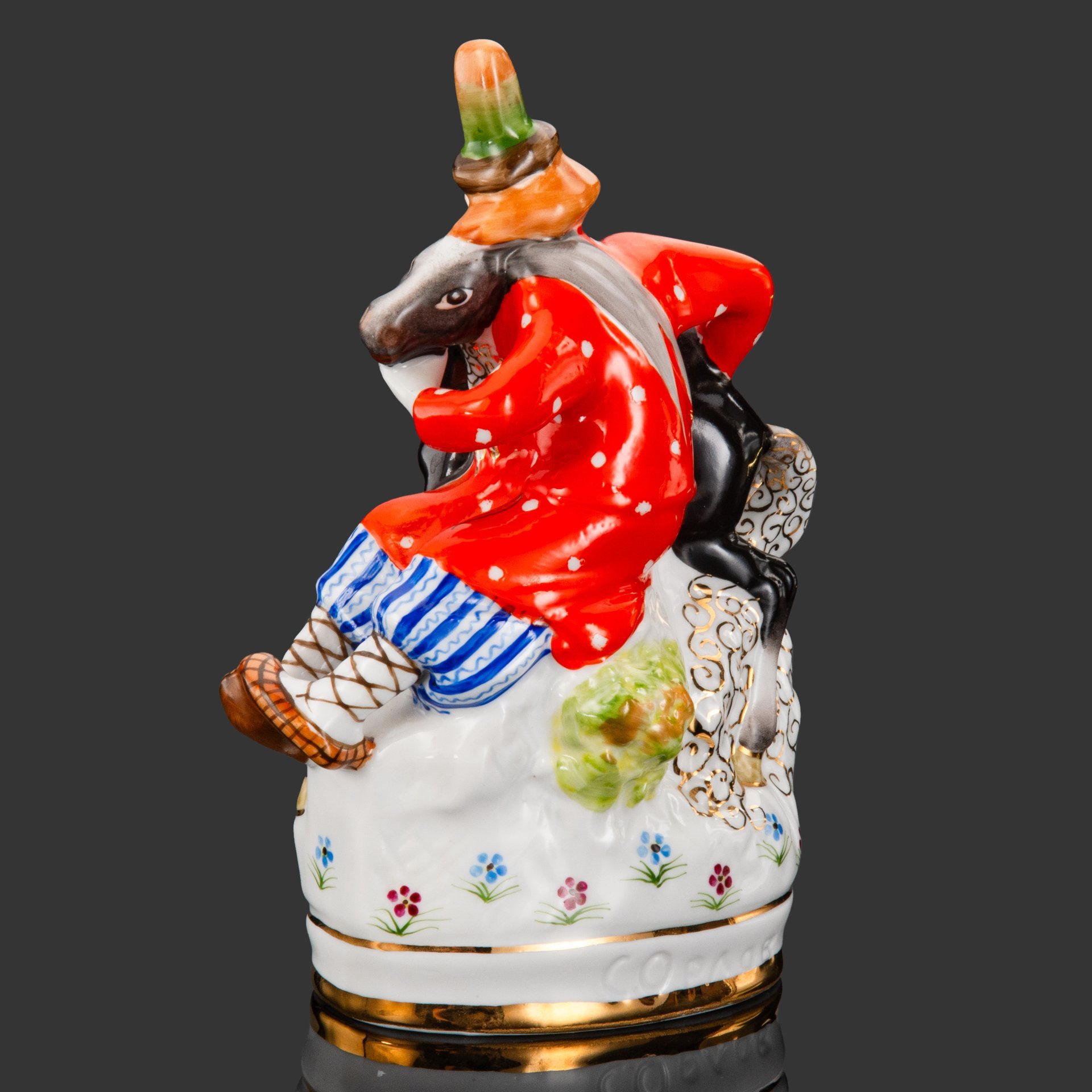 Статуэтка (фрагмент триптиха) "Иванушка и Конёк-Горбунок", автор С.М. Орлов, фарфор, роспись, золочение, Дмитровский фарфоровый завод (ДФЗ Вербилки), СССР, 1954-1965 гг., Дмитровский фарфоровый завод (ДФЗ Вербилки)