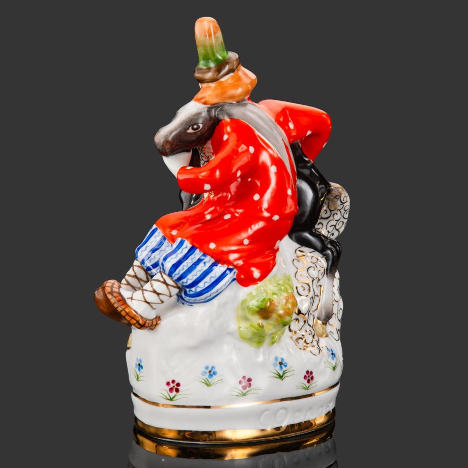 Статуэтка (фрагмент триптиха) "Иванушка и Конёк-Горбунок", автор С.М. Орлов, фарфор, роспись, золочение, Дмитровский фарфоровый завод (ДФЗ Вербилки), СССР, 1954-1965 гг., Дмитровский фарфоровый завод (ДФЗ Вербилки)