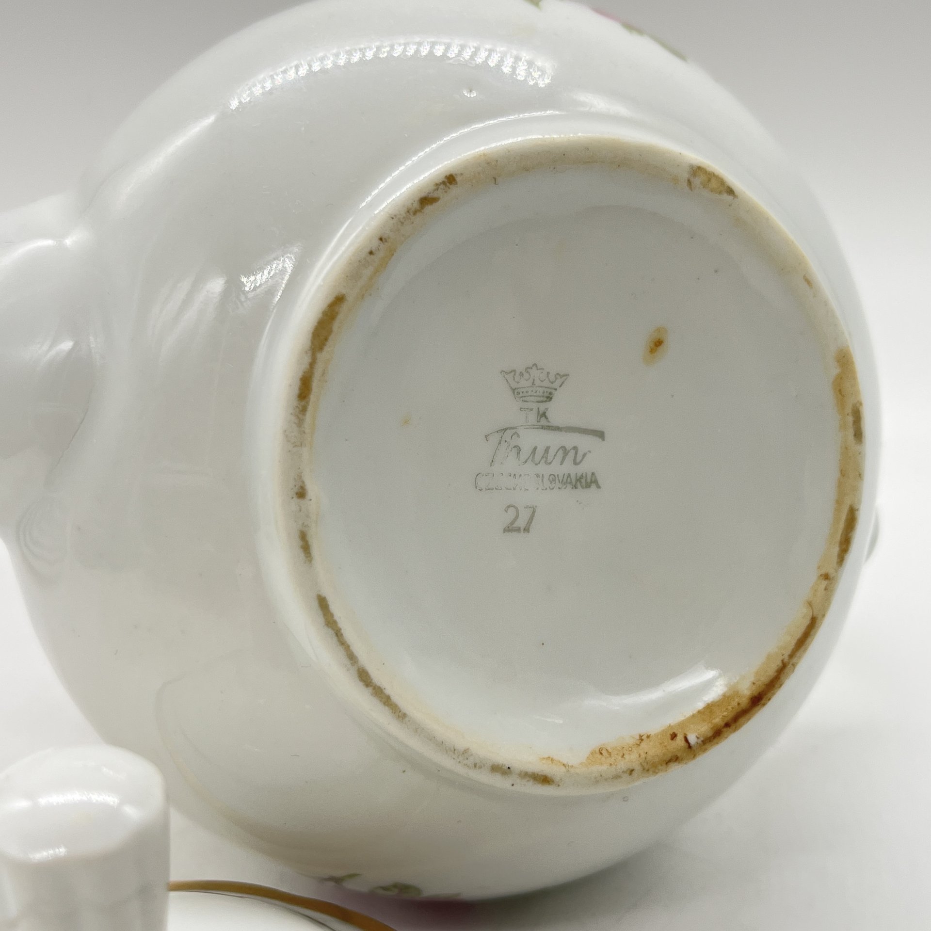 Чайник небольшого размера заварочный с декором в виде роз, фарфор, деколь, Thun (Тун), Чехословакия, 1939-1945 гг.