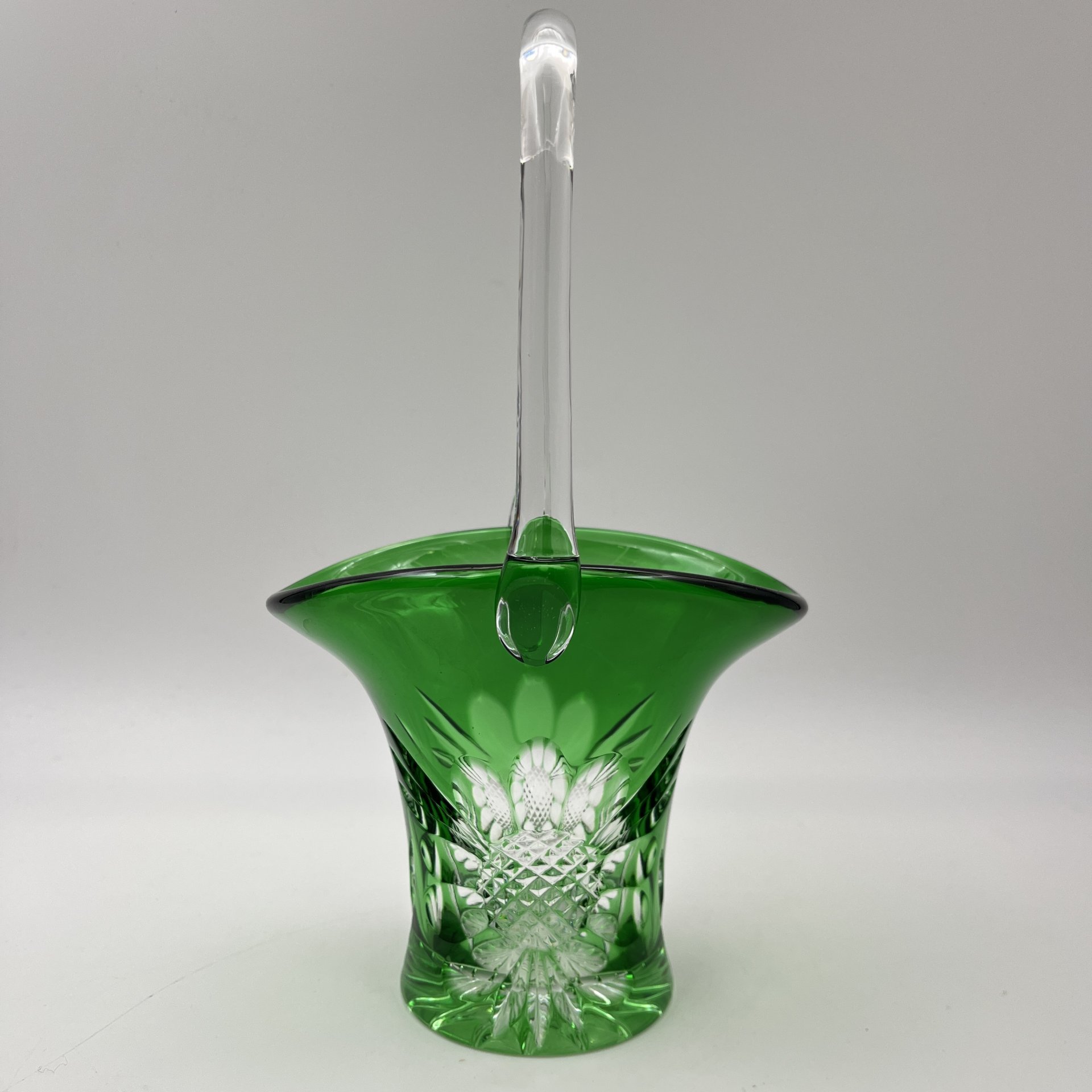 Ваза - конфетница в форме корзинки зеленого оттенка с цветочным декором