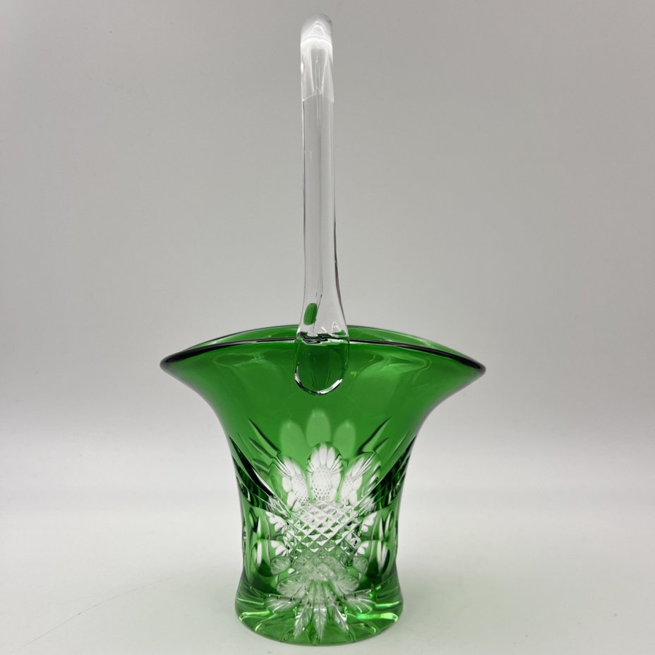 Ваза - конфетница в форме корзинки зеленого оттенка с цветочным декором