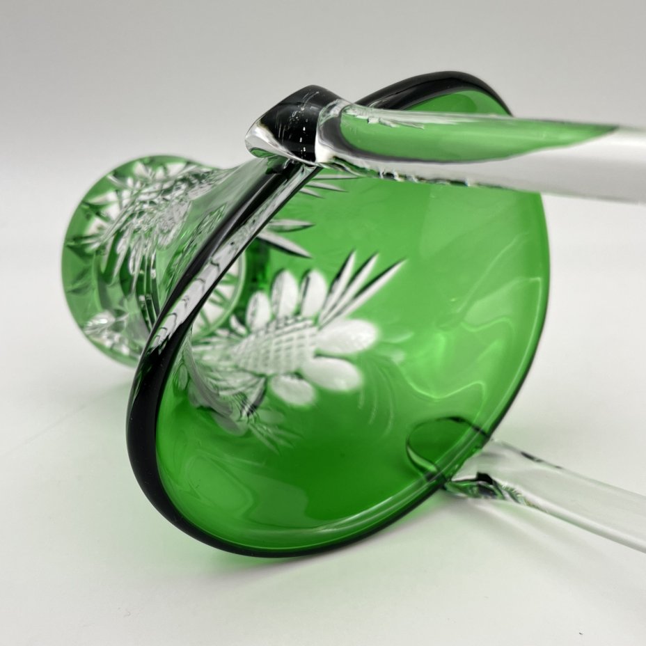 Ваза - конфетница в форме корзинки зеленого оттенка с цветочным декором