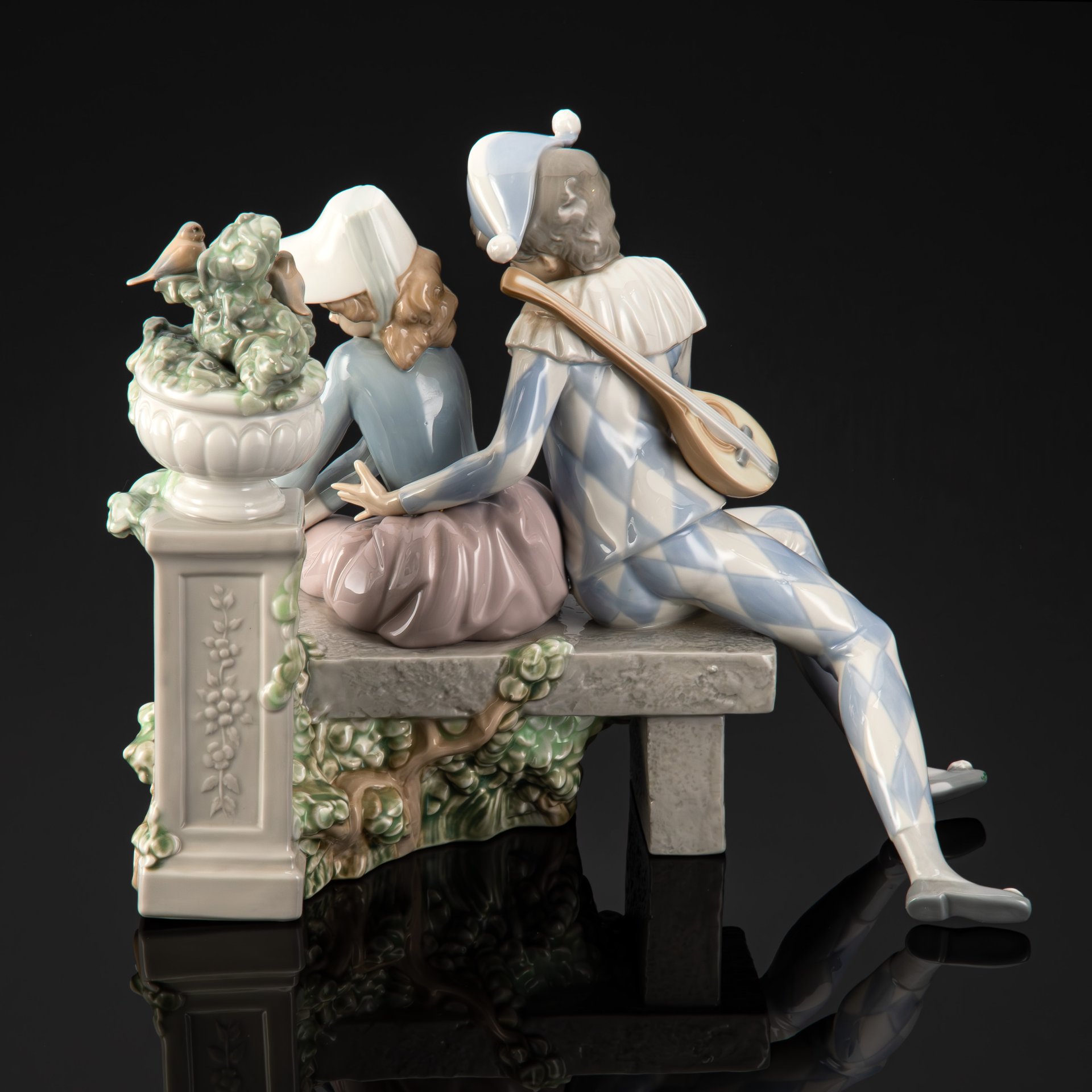 Статуэтка "Драгоценная любовь" (Арлекин и Девушка), номер модели 00422, NAO Porcelain