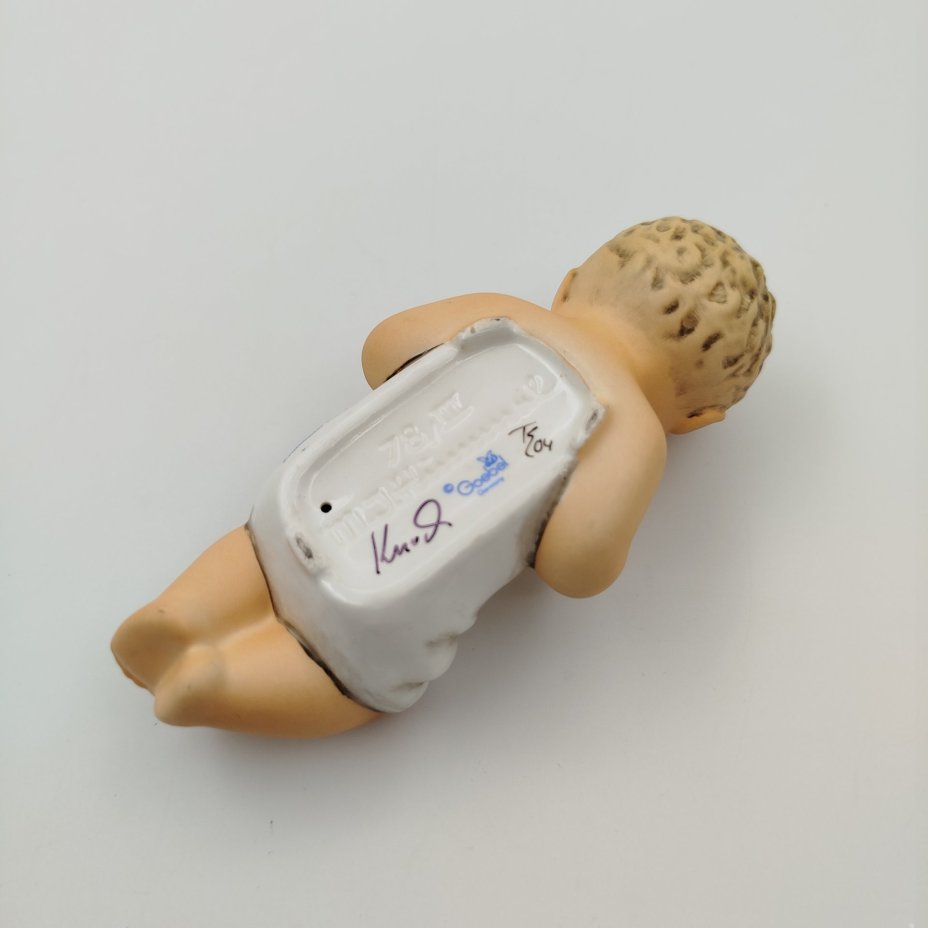 Статуэтка "Младенец",  M.I. Hummel, фарфор, роспись, Goebel, Германия, 2004 г.