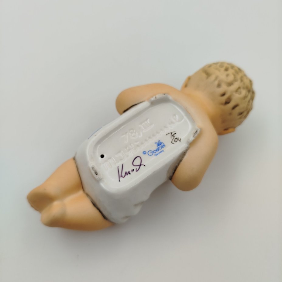 Статуэтка "Младенец",  M.I. Hummel, фарфор, роспись, Goebel, Германия, 2004 г.